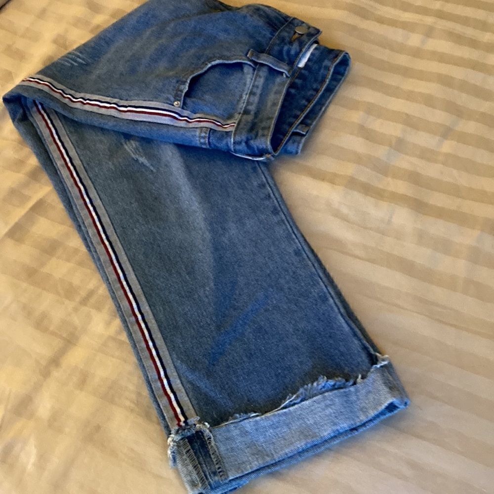 Hayden Los Angeles Women Cropped Boyfriend Jeans w/Stripe Down the Legs.